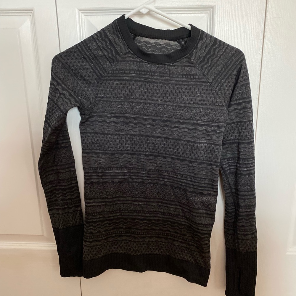 Lululemon dark grey and black long sleeve